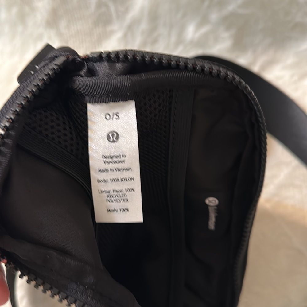 lululemon 1L NWT Black Everywhere Belt Bag Fanny Pack Water Repellent - Picture 13 of 15